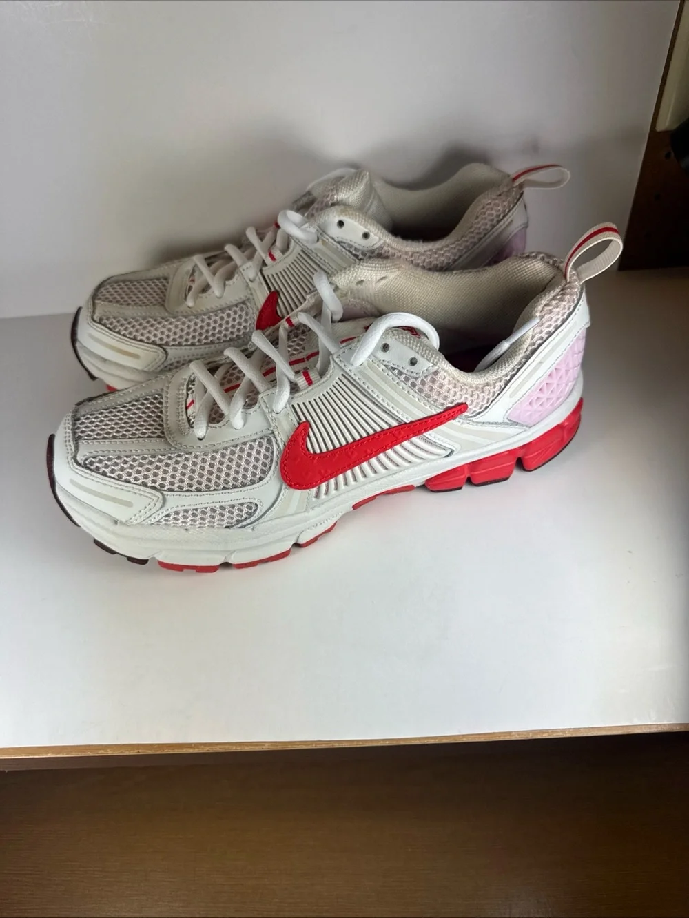 Nike Vomero 5 Valentine’s Size 5.5Y Kids White and Red Athletic Running Shoes